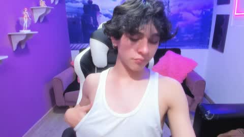 Snapshot of luke_howland chatting on December 17, 2024, 3:50 am Luke online show from December 17, 2024, 3:50 am