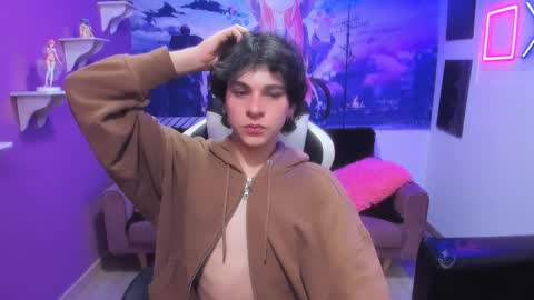 Snapshot of luke_howland chatting on December 17, 2024, 1:05 pm Luke online show from December 17, 2024, 1:05 pm