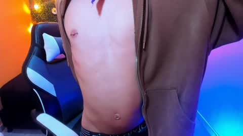 Snapshot of luke_howland chatting on January 23, 2025, 8:13 pm Luke online show from January 23, 2025, 8:13 pm