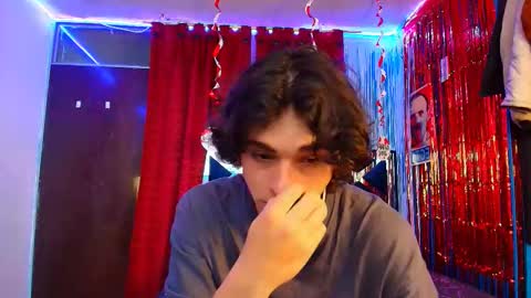 Snapshot of luke_howland chatting on February 21, 2025, 3:01 am Luke online show from February 21, 2025, 3:01 am