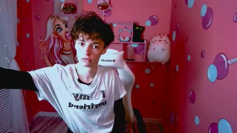 Snapshot of luke_sweet chatting on December 4, 2025, 10:57 am Luke online show from December 4, 2025, 10:57 am