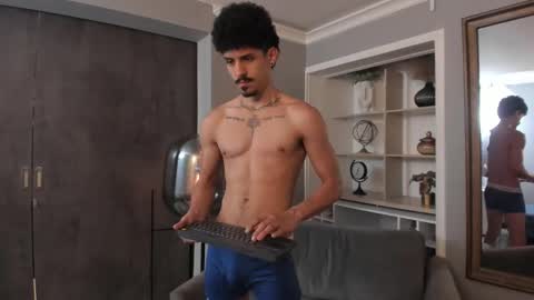 Snapshot of lukeetaylor_ chatting on October 10, 2025, 11:42 am Luke Taylor online show from October 10, 2025, 11:42 am