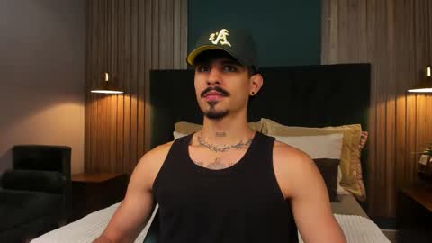 Snapshot of lukeetaylor_ chatting on November 4, 2025, 10:47 am Luke Taylor online show from November 4, 2025, 10:47 am