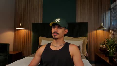 Snapshot of lukeetaylor_ chatting on November 18, 2025, 11:36 am Luke Taylor online show from November 18, 2025, 11:36 am