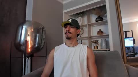 Snapshot of lukeetaylor_ chatting on November 22, 2025, 4:33 am Luke Taylor online show from November 22, 2025, 4:33 am