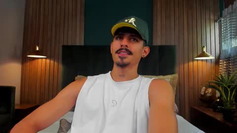 Snapshot of lukeetaylor_ chatting on November 22, 2025, 4:39 pm Luke Taylor online show from November 22, 2025, 4:39 pm