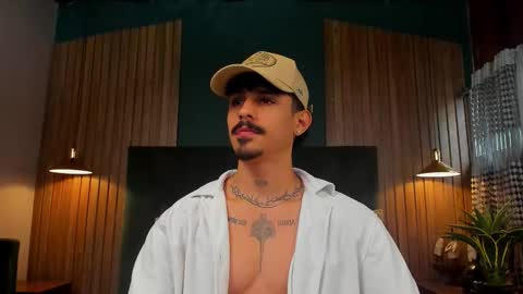 Snapshot of lukeetaylor_ chatting on November 24, 2025, 12:05 pm Luke Taylor online show from November 24, 2025, 12:05 pm