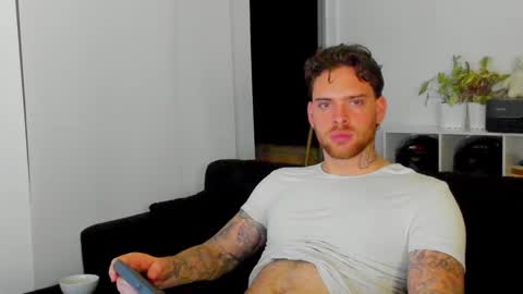 Snapshot of lukeglanton17 chatting on September 11, 2025, 4:01 am Luke online show from September 11, 2025, 4:01 am