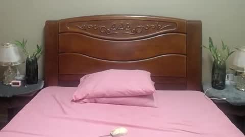 lulu_wild online show from October 24, 2025, 10:55 am