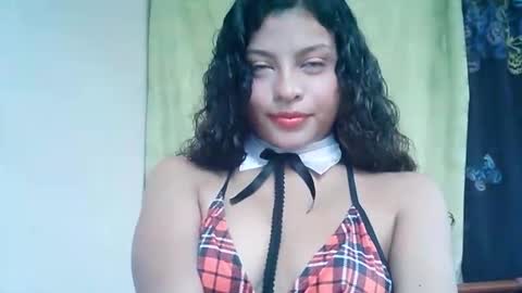 luluupeach69 online show from October 29, 2025, 12:18 pm