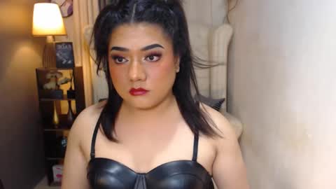 Snapshot of luminagandara chatting on December 1, 2024, 4:29 pm QueenBritney online show from December 1, 2024, 4:29 pm