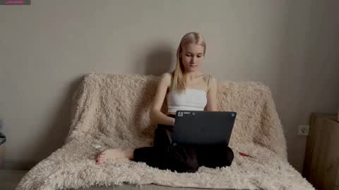 lumpyamsonia online show from November 27, 2025, 7:21 am