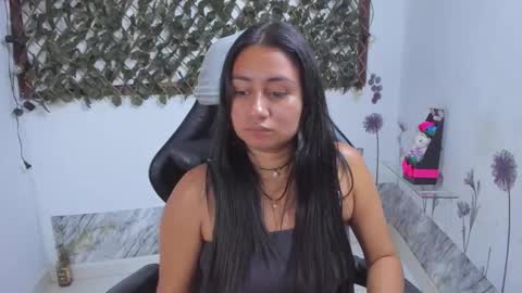 Luna  online show from December 2, 2025, 9:10 pm