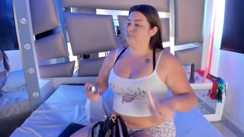Snapshot of luna__scarlett chatting on October 1, 2025, 1:28 pm luna online show from October 1, 2025, 1:28 pm
