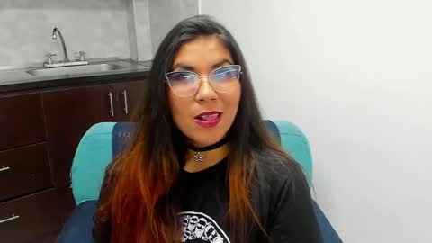 luna  online show from February 6, 2025, 2:26 pm