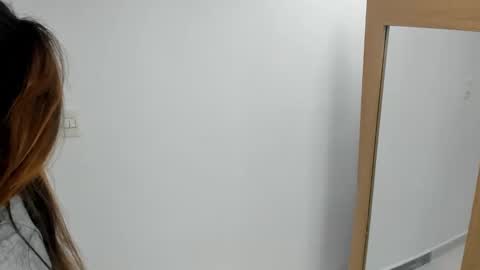 luna  online show from March 8, 2025, 8:00 am