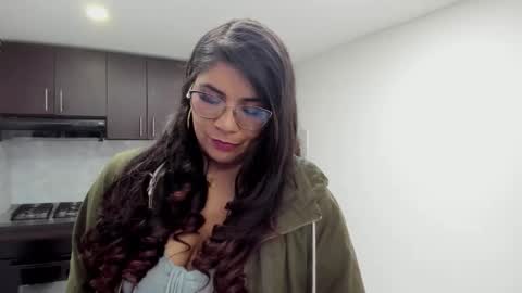 luna  online show from November 4, 2025, 11:09 am