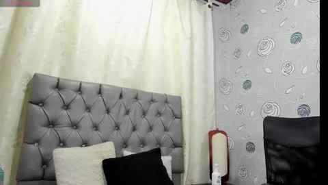 Luna Eva online show from October 9, 2025, 2:37 pm