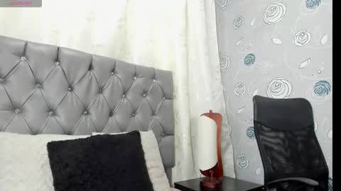 Luna Eva online show from October 31, 2025, 3:57 pm