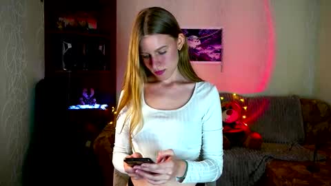 Snapshot of luna_evan chatting on October 28, 2025, 9:57 am luna_evan online show from October 28, 2025, 9:57 am