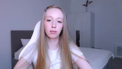 Luna online show from November 28, 2025, 8:44 pm