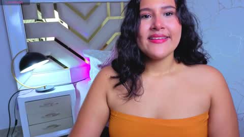 Luna  Jonez  online show from November 18, 2025, 11:14 am