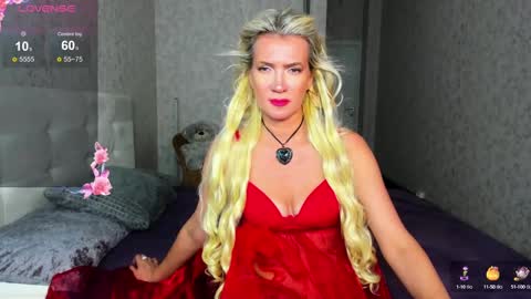 luna_lew1s online show from January 29, 2025, 2:21 pm