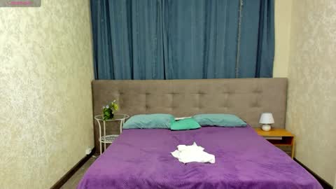 luna_lew1s online show from February 21, 2025, 11:01 am