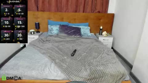 luna_lew1s online show from October 1, 2025, 9:15 am