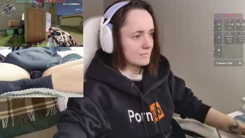 luna_loveeee online show from September 18, 2025, 4:25 am