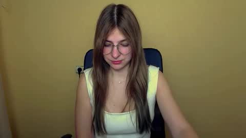 Luna online show from October 23, 2025, 8:35 am