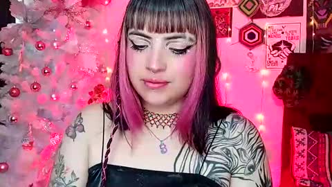 Snapshot of luna_ray420 chatting on December 21, 2024, 8:32 pm MISS LUNA online show from December 21, 2024, 8:32 pm