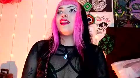Snapshot of luna_ray420 chatting on January 1, 2025, 12:32 am MISS LUNA online show from January 1, 2025, 12:32 am