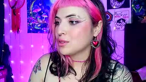 Snapshot of luna_ray420 chatting on February 24, 2025, 6:27 am MISS LUNA online show from February 24, 2025, 6:27 am
