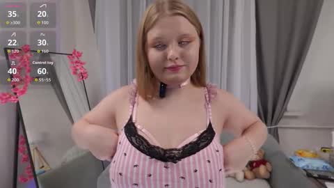 Snapshot of luna_reedy chatting on October 13, 2025, 9:15 pm Daria online show from October 13, 2025, 9:15 pm