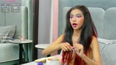 Snapshot of luna_roja25 chatting on October 8, 2025, 10:51 pm LUNA online show from October 8, 2025, 10:51 pm