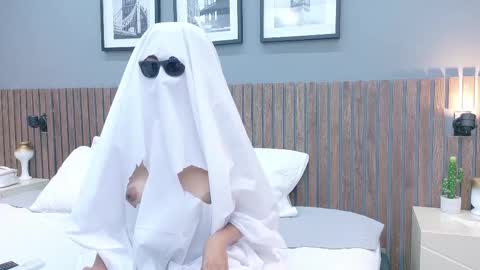 Snapshot of luna_roja25 chatting on October 12, 2025, 6:01 am LUNA online show from October 12, 2025, 6:01 am