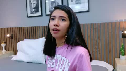 LUNA  online show from December 17, 2025, 1:39 pm