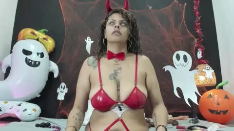 Luna online show from October 24, 2025, 8:38 pm