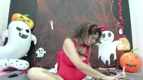 Luna online show from October 30, 2025, 8:20 pm