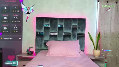 luna_sophya online show from October 25, 2025, 8:03 pm