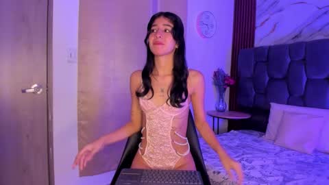 luna_sthonem online show from November 12, 2025, 12:49 pm