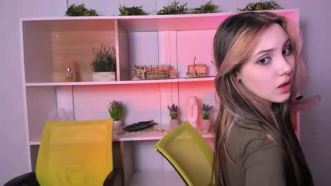 Snapshot of luna_tin chatting on October 23, 2025, 7:01 pm Luna online show from October 23, 2025, 7:01 pm