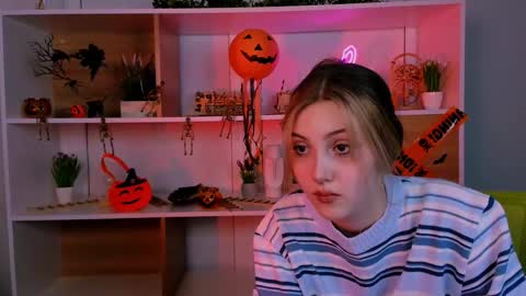 Snapshot of luna_tin chatting on November 2, 2025, 8:00 pm Luna online show from November 2, 2025, 8:00 pm