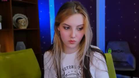 Snapshot of luna_tin chatting on November 20, 2025, 7:35 pm Luna online show from November 20, 2025, 7:35 pm