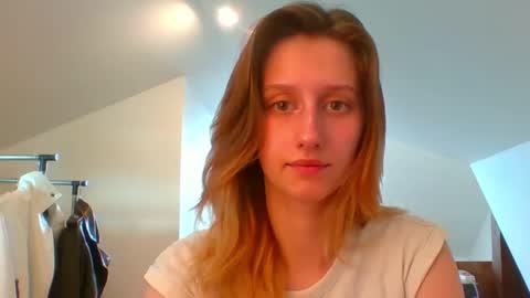 L U N A  online show from February 21, 2025, 7:56 am