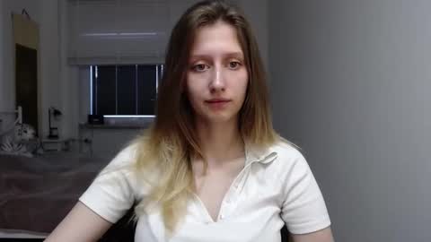 L U N A  online show from September 15, 2025, 5:40 am