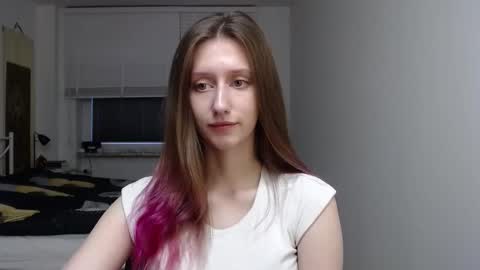 L U N A  online show from November 17, 2025, 6:30 am