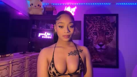 Snapshot of lunaa_11 chatting on December 16, 2025, 2:38 am lunaa_11 online show from December 16, 2025, 2:38 am