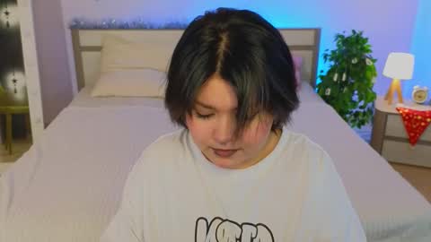 Snapshot of lunaa_blisss chatting on December 14, 2025, 10:31 am Alisa online show from December 14, 2025, 10:31 am